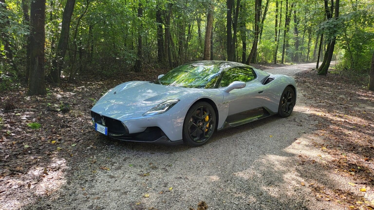 Maserati MC20 2024: prezzo, foto, dimensioni, interni