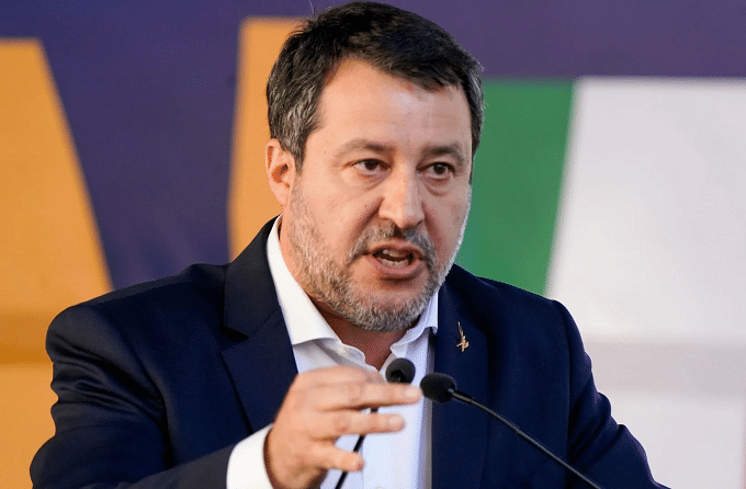 Multe stradali, Salvini: “Aumento delle sanzioni per parcheggi selvaggi su posti disabili e in prossimità degli incroci”