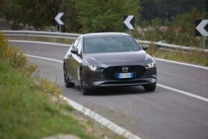 Mazda CX-30 2024: prezzo, foto, dimensioni, interni