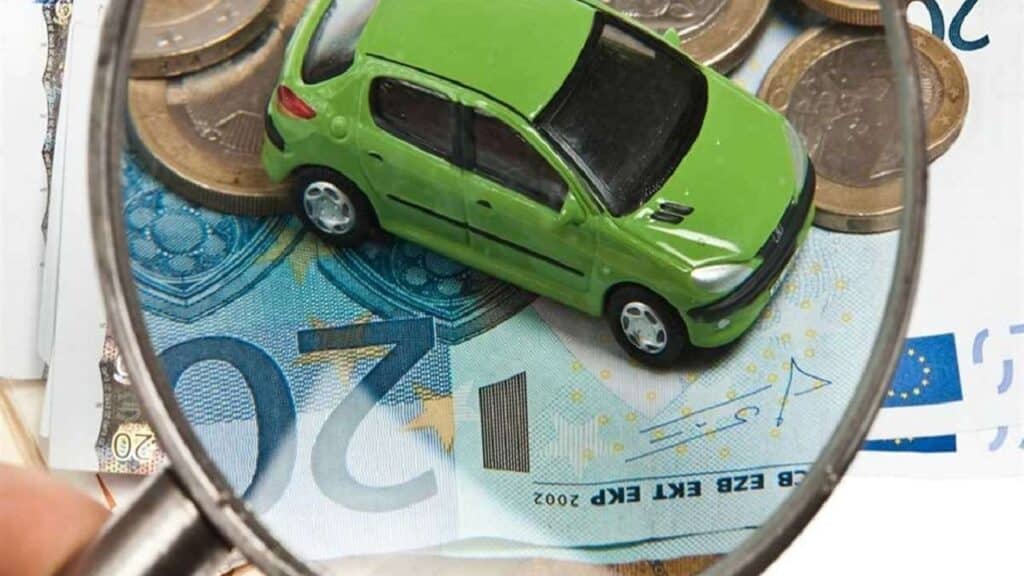 Rc auto, Codacons: “Stangata da 2 miliardi, polizze rincarate del 17,8% dal 2022”