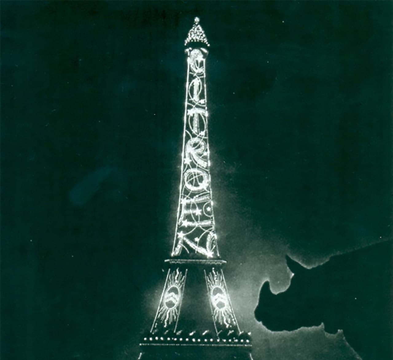 Cent’anni fa André Citroën illuminò la Tour Eiffel con il proprio nome grazie all’italiano Fernando Jacopozzi