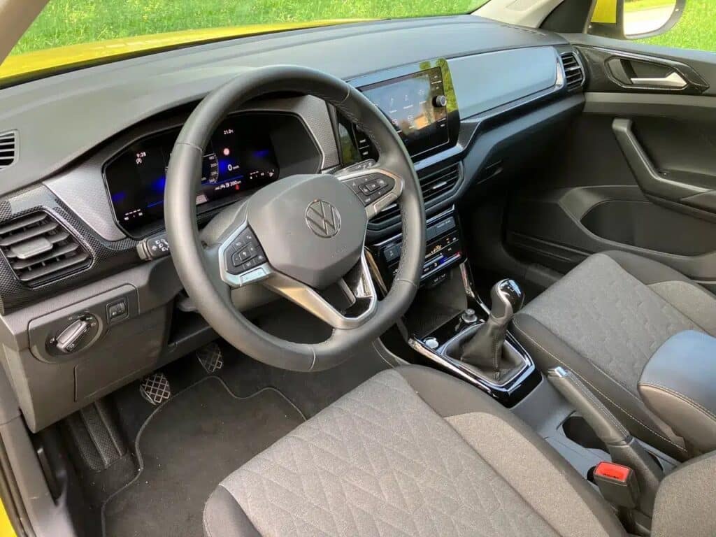 Volkswagen T-Cross 2024: prezzo, foto, dimensioni, interni