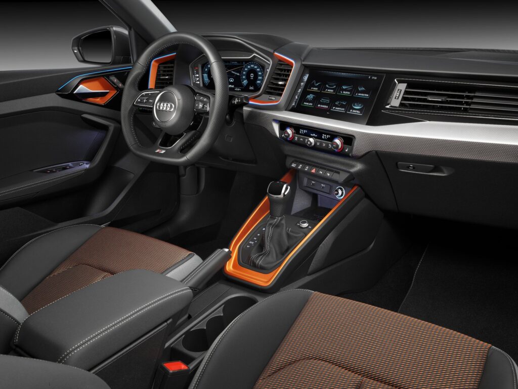 Audi A1 allstreet 2025: prezzo, foto, dimensioni, interni