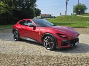 Ferrari Purosangue 2024: prezzo, foto, dimensioni, interni