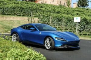 Ferrari Roma 2024: prezzo, foto, dimensioni, interni
