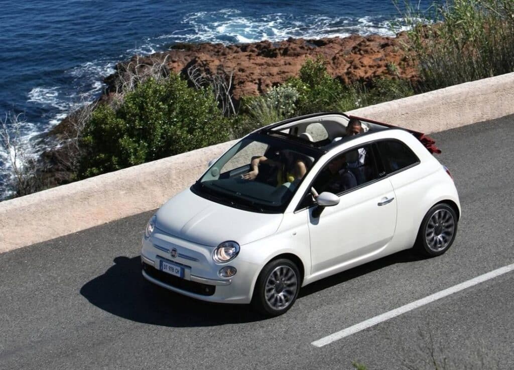 Fiat 500C 2025: foto, prezzo, interni, dimensioni