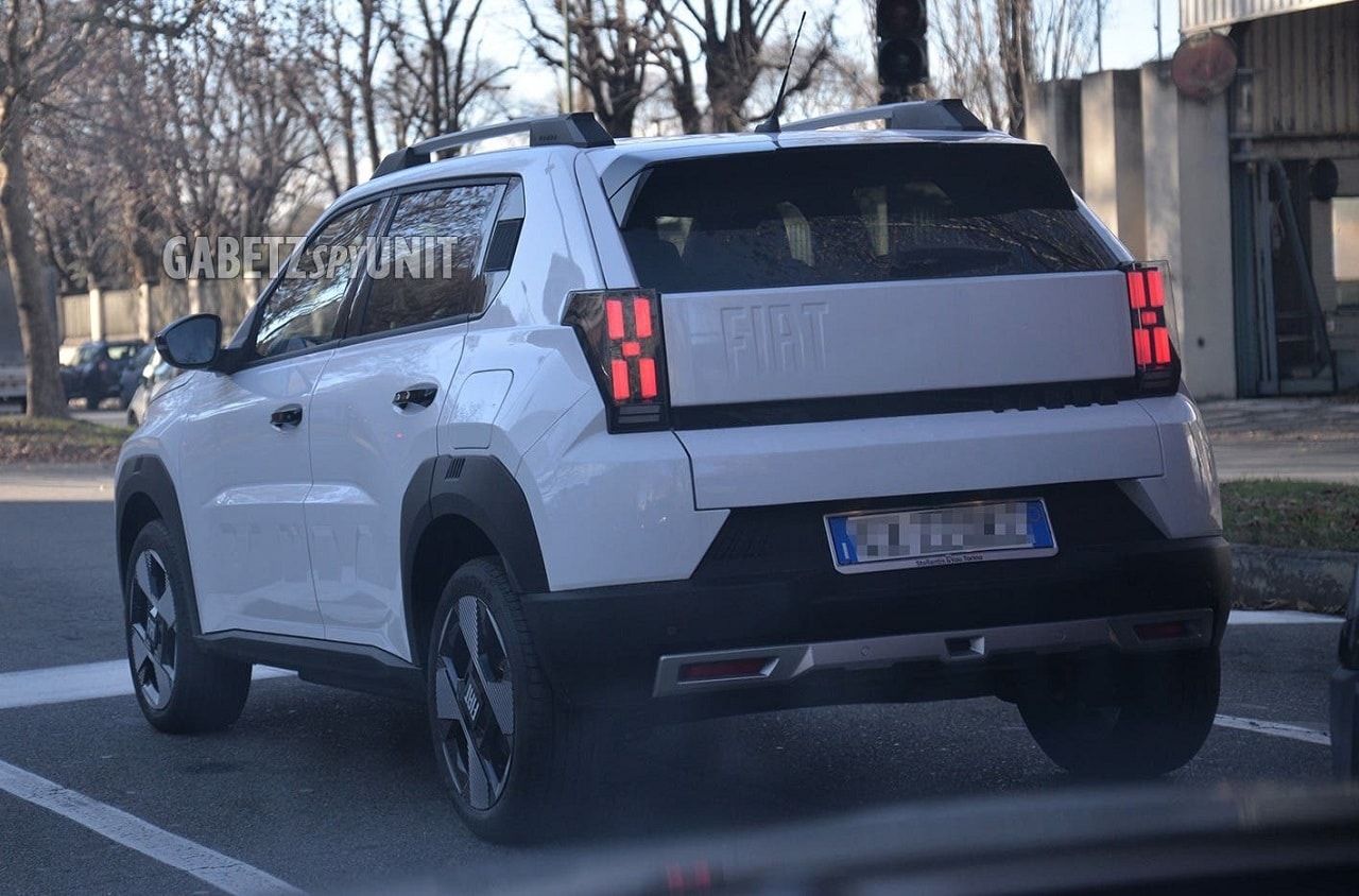 Fiat Grande Panda avvistata di nuovo in bianco gelato [FOTO]