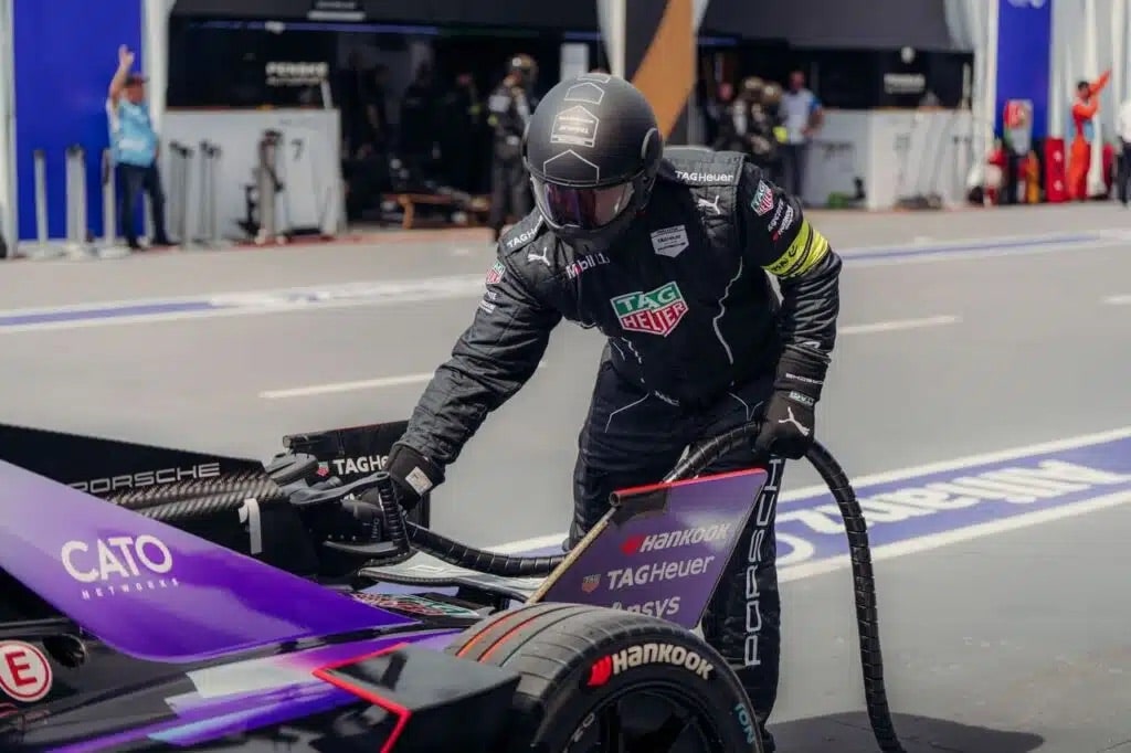 Pit Boost, ricaricare un’auto elettrica potrebbe essere veloce come un pit stop?