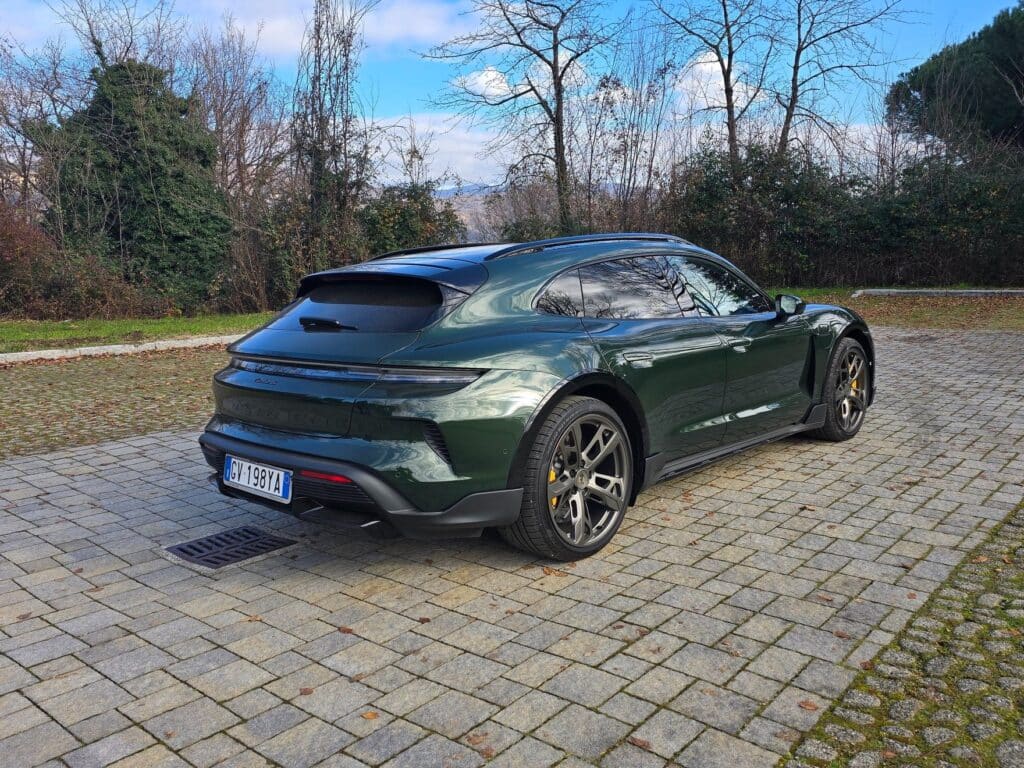 Porsche Taycan Cross Turismo 2025