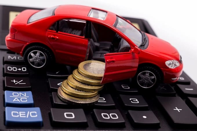 Assicurazione auto ancora in aumento: a dicembre premio medio a 643,95 euro, +6,19%