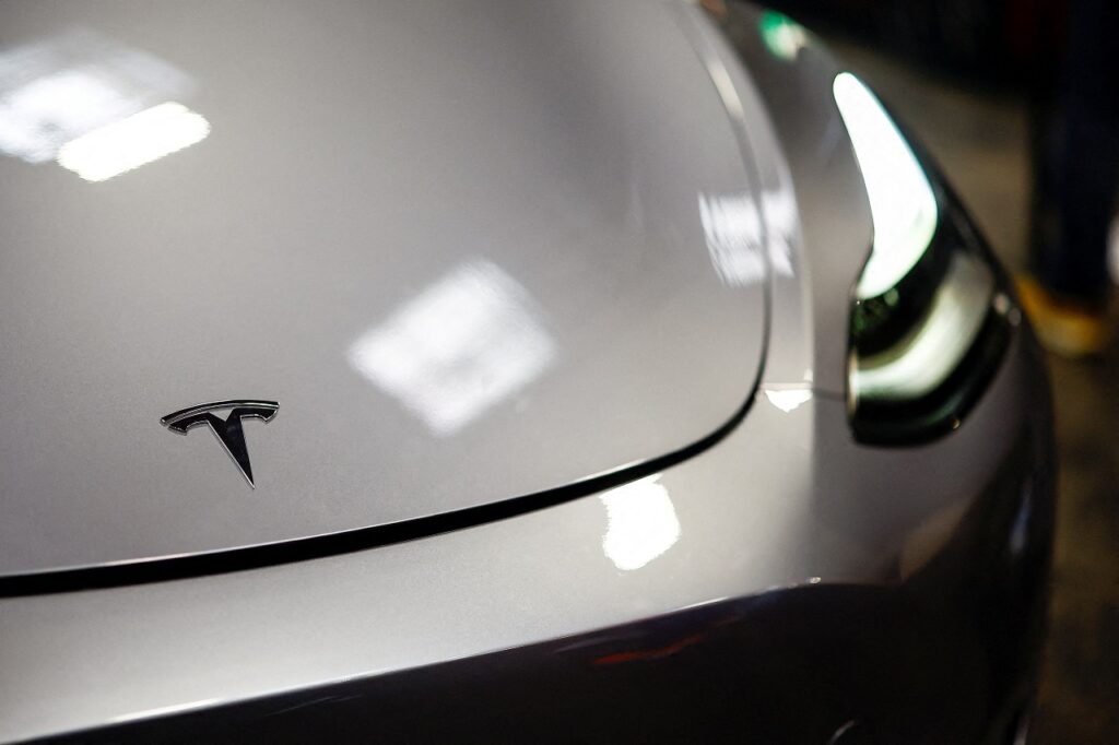 Stellantis, Ford, Toyota e Mazda acquistano crediti green da Tesla per evitare le multe sulle emissioni in UE