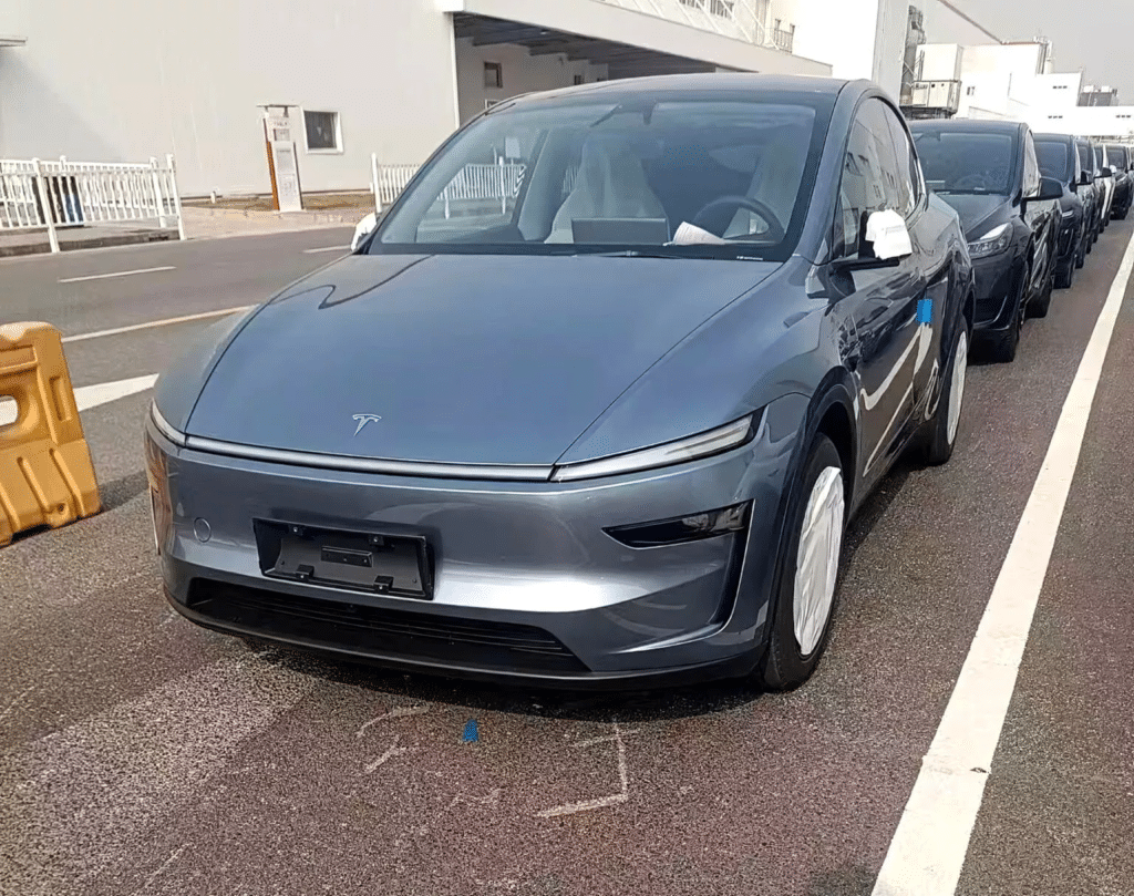 Tesla Model Y 2025: le FOTO reali del restyling. In Cina già oltre 50.000 pre-ordini