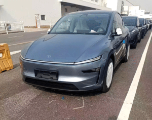 Tesla Model Y 2025: le FOTO reali del restyling. In Cina già oltre 50.000 pre-ordini