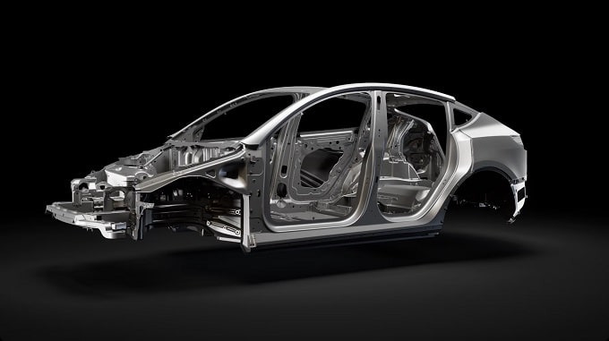 La nuova Tesla Model Y rivoluziona la produzione: ridotti da 70 a 1 i componenti del sottoscocca