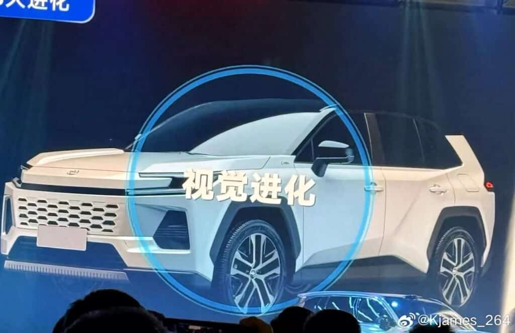 Toyota RAV4 2025: si avvicina la sesta generazione, forse anche elettrica