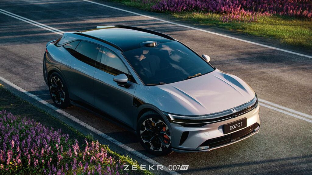 Zeekr 007 GT: le prime immagini della nuova shooting brake elettrica [FOTO]
