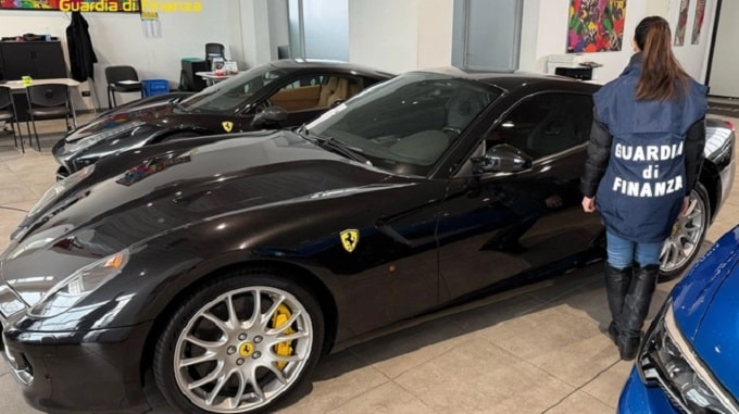 Vendeva auto di lusso ed evadeva le tasse da 25 anni: sequestro di beni per 7,7 milioni di euro