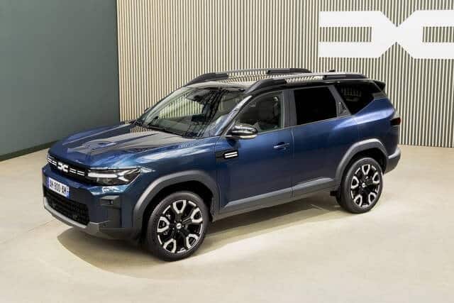 Dacia Bigster 2025: prezzo, foto, dimensioni, interni
