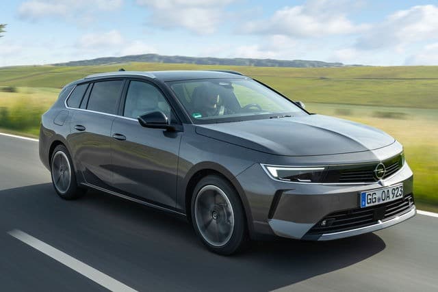 Opel Astra Sports Tourer 2025: prezzo, foto, dimensioni, interni