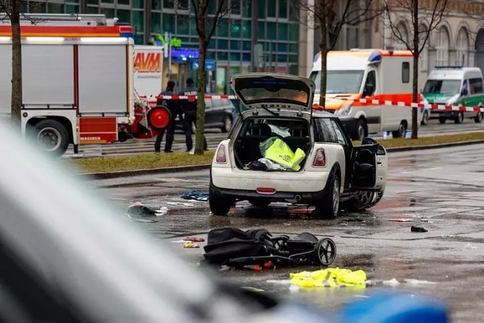 Germania, auto sulla folla a Monaco: almeno 28 feriti. Fermato un 24enne afghano