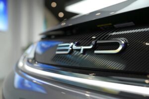 BYD integrerà l’AI di DeepSeek per portare la guida autonoma sui propri veicoli