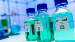I carburanti sintetici non rappresentano un’alternativa valida alle auto elettriche secondo uno studio