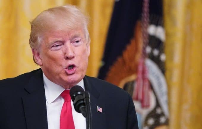 Dazi auto USA, Trump: “Lo faremo il 2 aprile”. E l’Europa risponde
