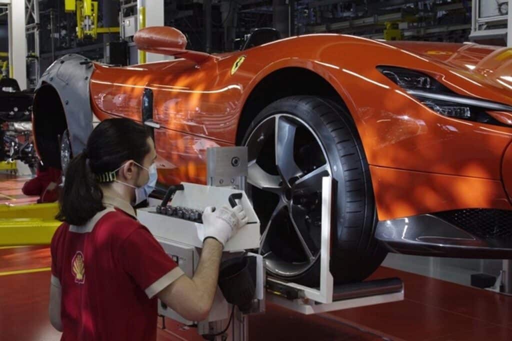 Ferrari: oltre 14mila euro di premio ai suoi dipendenti dopo un 2024 da record