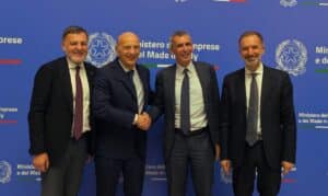 Auto elettriche: un tavolo tecnico per installare le colonnine nei distributori