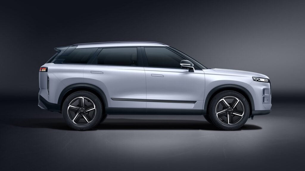 Jaecoo 7 Super Hybrid finalmente in Italia: prezzi a partire da 34.900 euro