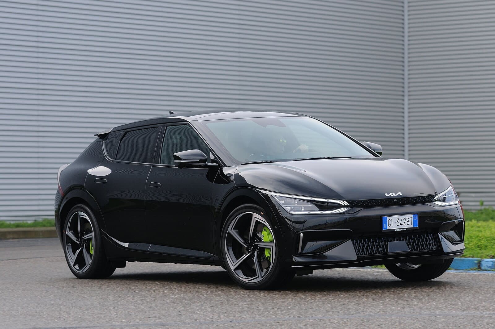 KIA EV6 2025: prezzo, foto, dimensioni, interni