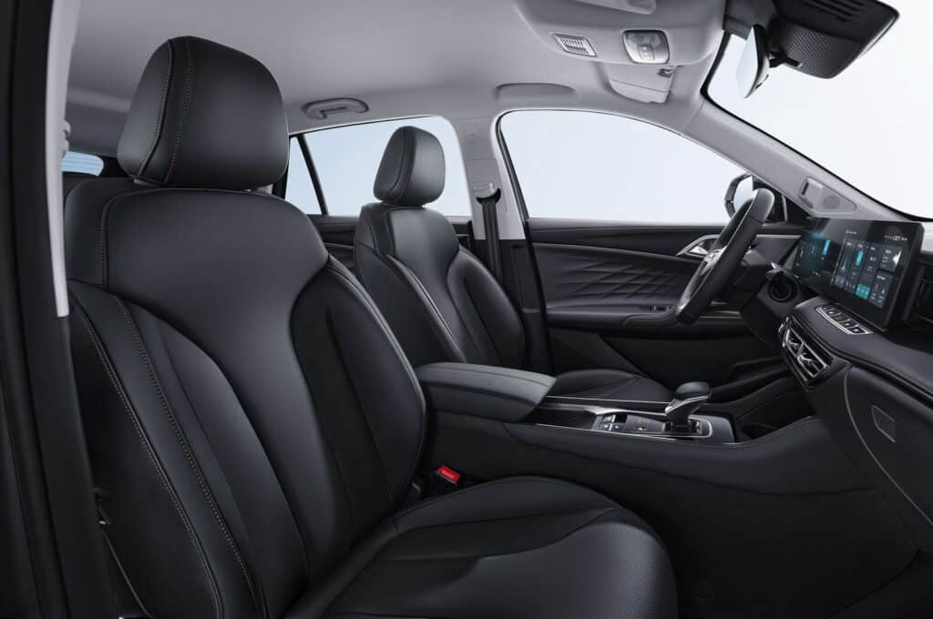 MG HS PHEV 2025: foto, prezzo, dimensioni, interni