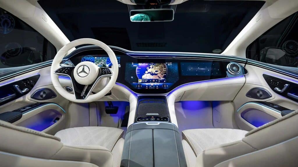 Mercedes: “Il vero lusso non significa solo grandi schermi”