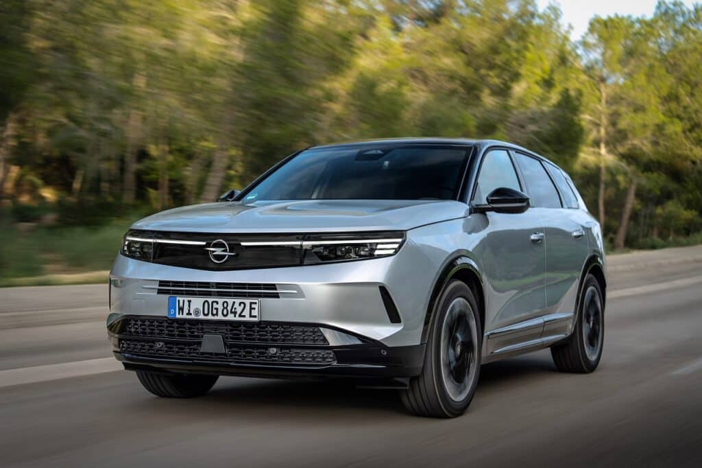 Nuovo Opel Grandland ibrido plug-in si conferma campione sulle lunghe distanze