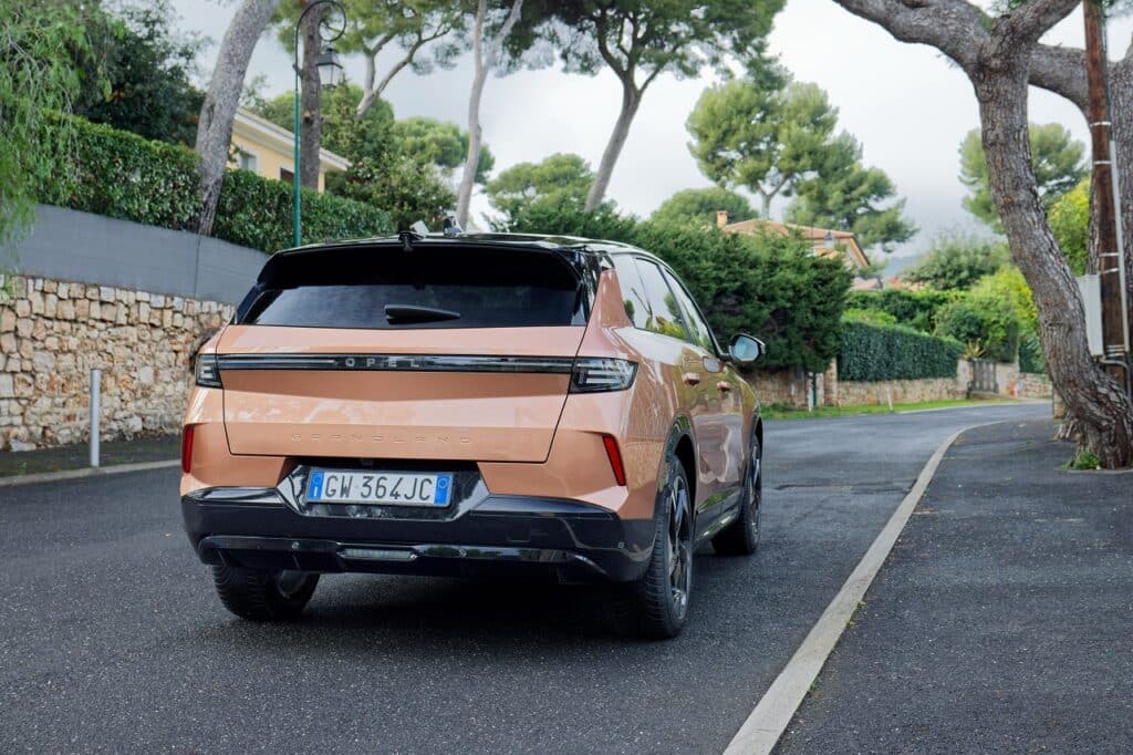 Opel Grandland Electric raggiunge il “Cabanon” di Le Corbusier patrimonio Unesco