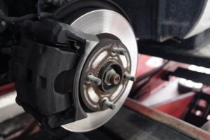 Inquinamento, la polvere delle pastiglie dei freni è più nociva delle emissioni diesel: lo studio