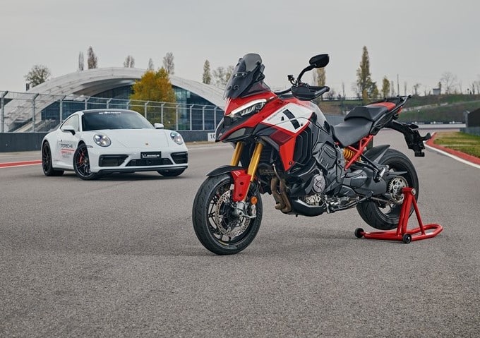 Porsche & Ducati Experience 2025: alla guida di auto e moto da sogno sul circuito di Franciacorta [FOTO]