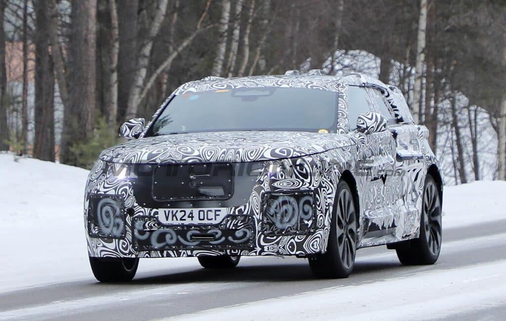 Range Rover Velar 2026: FOTO SPIA dell’erede elettrica