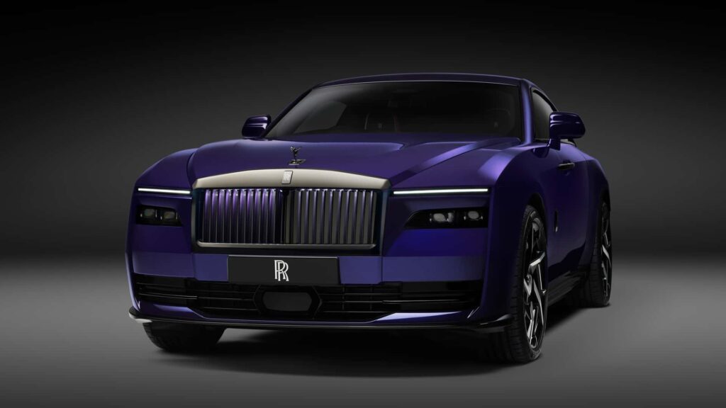 Rolls-Royce Spectre Black Badge: nuovo apice di potenza del marchio con i suoi 670 CV [FOTO]