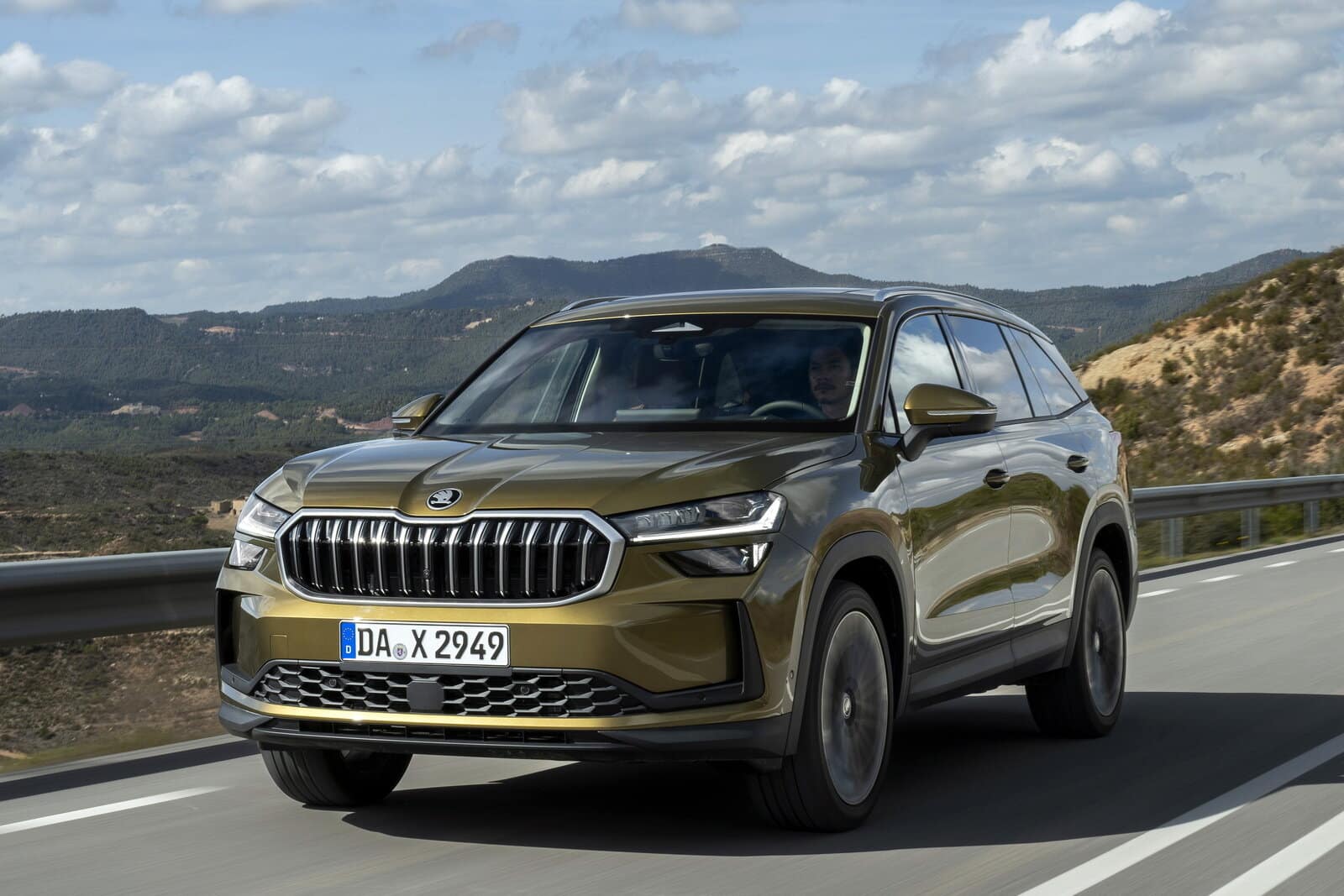 Skoda Kodiaq 2025: prezzo, foto, dimensioni, allestimenti