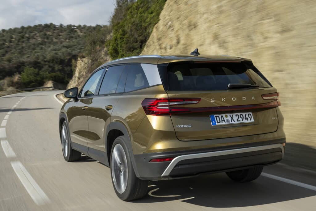 Skoda Kodiaq 2025: prezzo, foto, dimensioni, allestimenti