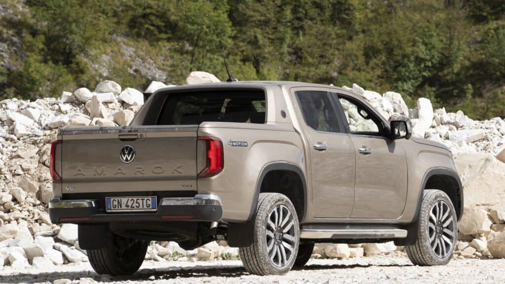 Volkswagen Amarok 2025: prezzo, foto, dimensioni, interni