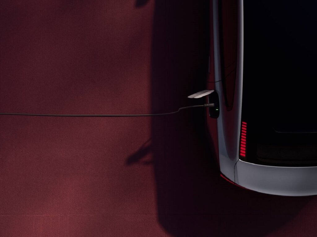 Volvo ES90: ricarica ultraveloce e autonomia di 700 km