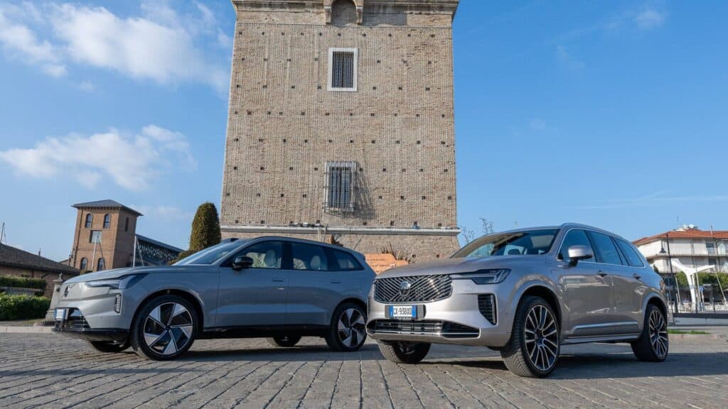 Volvo XC90 e EX90 2025: due strade diverse verso l'elettrificazione. LA PROVA