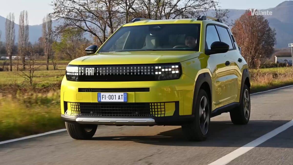 fiat-grande-panda-elettrica-2025-prezzo-foto-interni-dimensioni