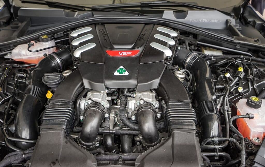 Alfa Romeo: il motore V6 potrebbe sopravvivere nelle nuove Stelvio e Giulia