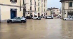 Alluvione Toscana 14 marzo: strade allagate, problemi a treni e traghetti