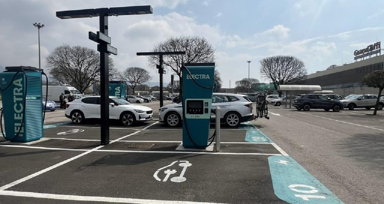 Auto elettriche: si trova nel Veronese l’hub di ricarica ultraveloce più grande d’Italia