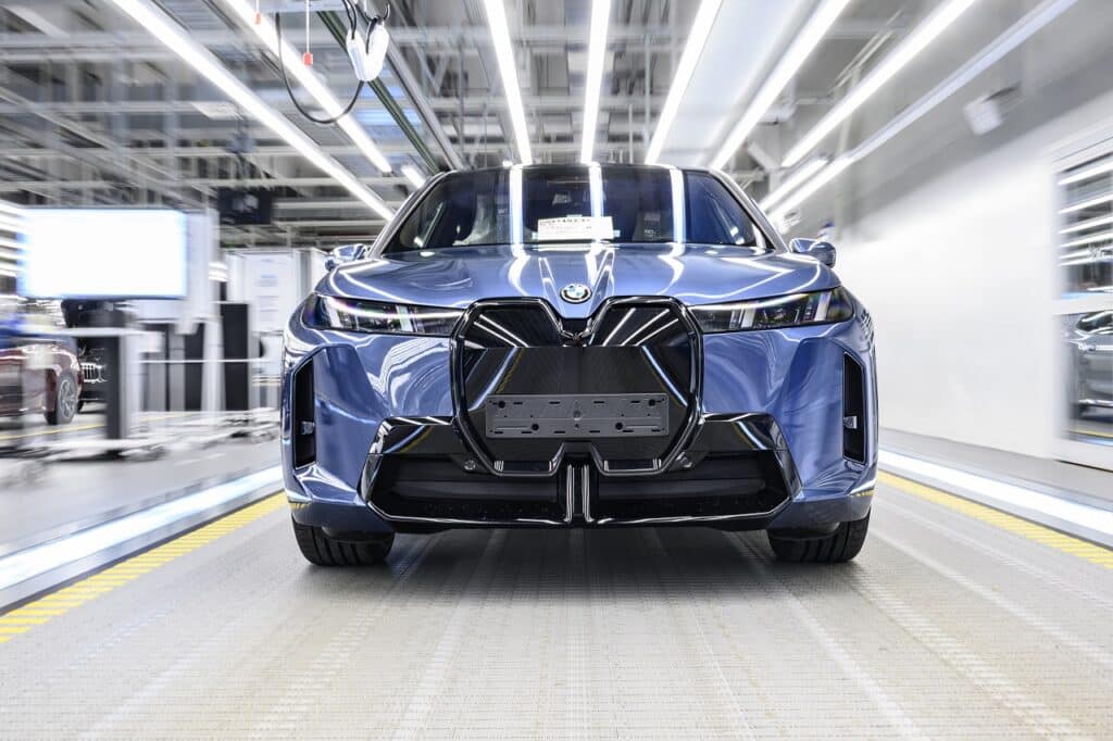 BMW avvia la produzione in serie della nuova iX