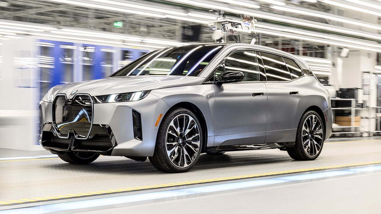 BMW avvia la produzione in serie della nuova iX
